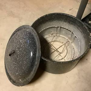 lot 205 image: Misc. Cookware Lot