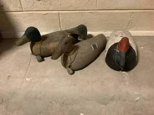 lot 206 image: Vintage Wooden Duck Decoys