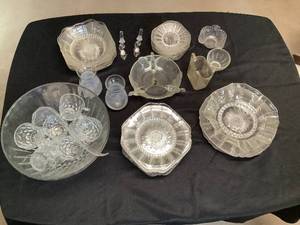 lot 207 image: Crystal Party Set