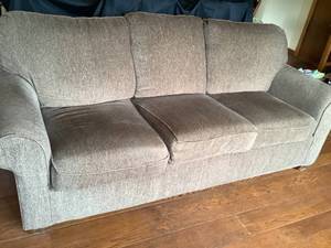 lot 161 image: Flexsteel Couch