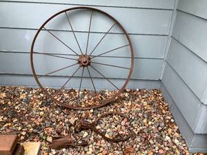 lot 163 image: Antique Yard Dcor