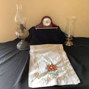 lot 172 image: Antique & Vintage Lamps & Clock