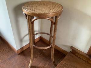 lot 221 image: Canned Stool