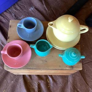 lot 284 image: Fiestaware Childrens Tea Set