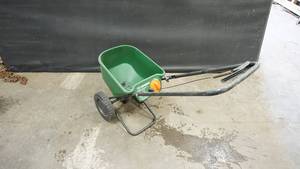 Scotts Lawn Fertilizerseed Broadcast Spreader