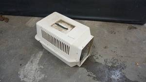 Pet carrier 21 x 15 x 16 inches