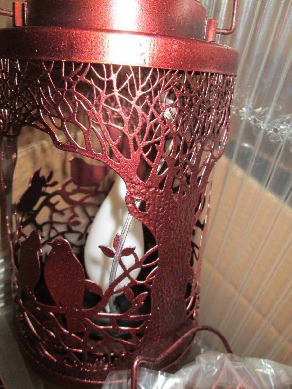 lot 157 image: box of solar lanterns and more ...