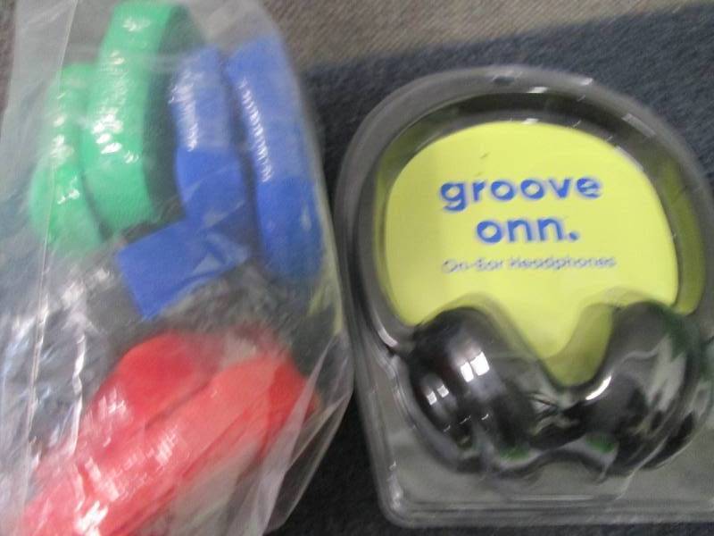 lot 223 image: Headphones, Sprinkler, Velcro, Bast...