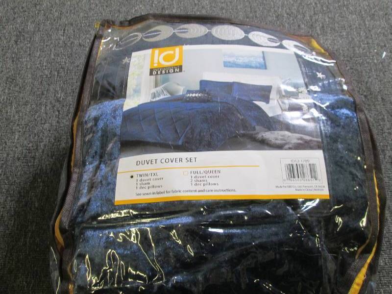 lot 79 image: intelligent design isabel 4-pc velv...