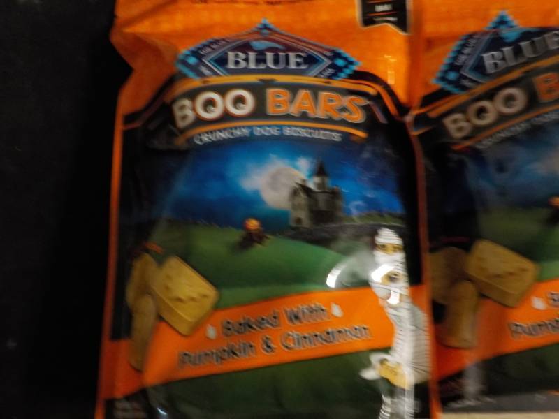 lot 99 image: 4 - 11 oz Bags Blue Boo Bars Dog Bi...