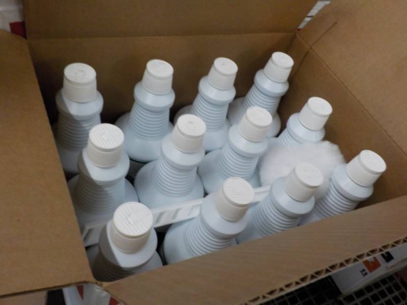 lot 110 image: Case of 12 Quart Bottles Betco AF79...