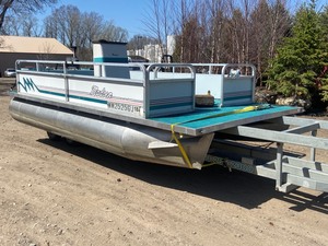 1994 Madsen Classic Pontoon Boat & Motor