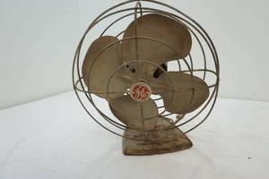 lot 195 image: vintage General Electric desk fan