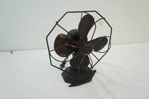 lot 196 image: vintage desk fan General Electric