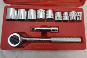 lot 231 image: Challenger standard socket set
