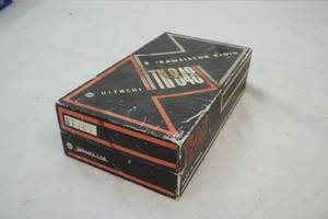 lot 5 image: vintage Hitachi 8 transistor radio