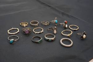 lot 18 image: jewelry-rings