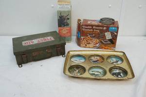lot 19 image: vintage items