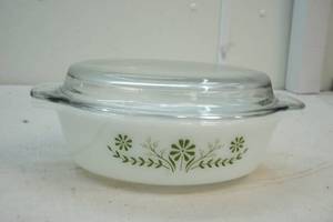 lot 24 image: vintage casserole dish with lid