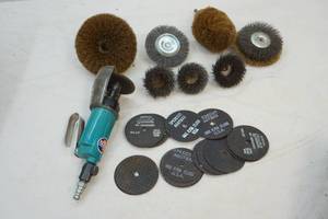 lot 25 image: HDC grinding air tool with grinding wheels and steel brushes