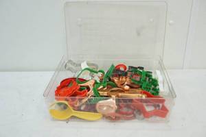 lot 26 image: Christmas cookie cutters