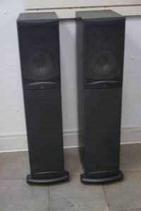 lot 80 image: Infinity speakers