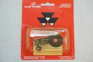 lot 118 image: Scale Models Massy Ferguson 164 tractor