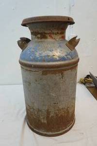 lot 129 image: 25 antique cream can with lid