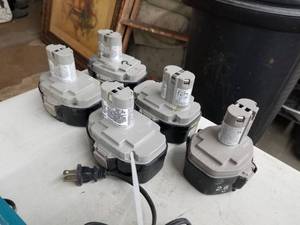 Lot of (5) Makita Cordless Tool Batteries - (4) 18V 2.6Ah, (1) 14.4V 2.6Ah