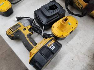 DeWalt DC825 14 Impact Driver with (2) Batteries, (1) Charger, Carry Case