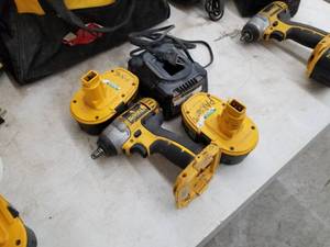 DeWalt DC823 38 Impact Wrench with (2) Batteries, (1) Charger, Carry Case