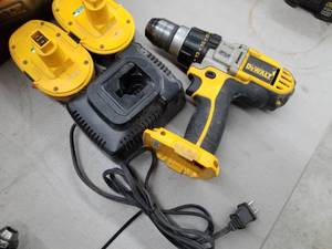 DeWalt DCD940 12 DrillDriver with (2) Batteries, (1) Charger, Carry Case