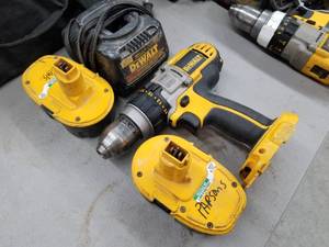 DeWalt DCD940 12 DrillDriver with (2) Batteries, (1) Charger, Carry Case