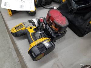 DeWalt DCD940 12 DrillDriver with (2) Batteries, (1) Charger, Carry Case