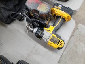 DeWalt DCD940 12 DrillDriver with (2) Batteries, (1) Charger, Carry Case