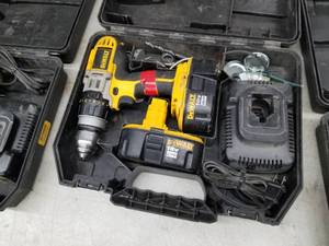 DeWalt DCD940 12 DrillDriver with Side Handle, (2) Batteries, Charger, Case