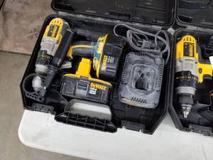 DeWalt DCD940 12 DrillDriver with Side Handle, (2) Batteries, Charger, Case