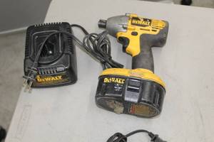 DeWalt DW056 14 Heavy Duty Impact Driver with Battery, Charger