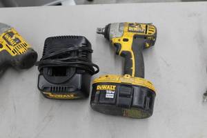 DeWalt DC820 12 Impact Wrench with Battery, Charger