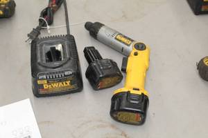DeWalt DW920 Heavy Duty Screwdriver with (2) Batteries, Charger