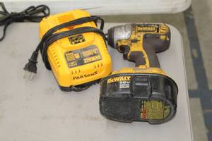 DeWalt DC823 38 Impact Wrench with Battery, Charger