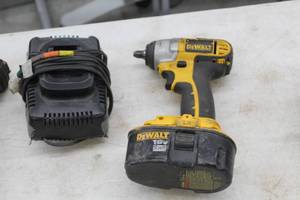 DeWalt DC823 38 Impact Wrench with Battery, Charger