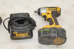 DeWalt DC823 38 Impact Wrench with Battery, Charger