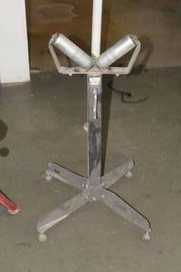 31 Pipe Stand with Roller Top