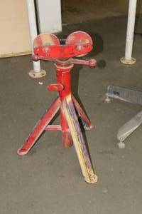 22 Pipe Stand with Roller Top