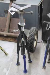 Sumner Fold-A-Jack 2000-lbs 32 Pipe Stand with Collapsible Legs