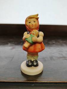 Vintage 1967 Hummel by Goebel- Girl with Doll