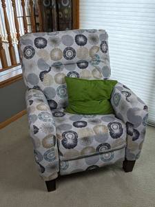 lot 25 image: Gray and Tan Fabric Push Back Recliner Chair