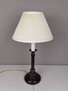 lot 69 image: 27 Bronze Table Lamp with Shade