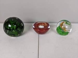 lot 77 image: (3) Decorative Glass Pieces (2) Green Spheres and a Red Centerpiece Candle Holder